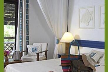 בית מלון כפרי Pinewood Beach Resort And Spa