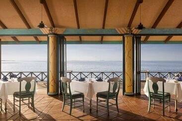 Villa Park Sun Island Resort