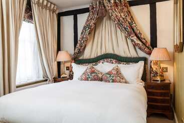 ホテル The Angel Posting House & Livery