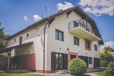 ツーリストアパートメント Diás Panzió