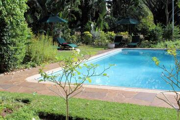 هتل Hacklewood Hill Country House