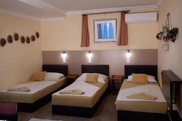 בית מלון כפרי Mini Vendégház Budaörs