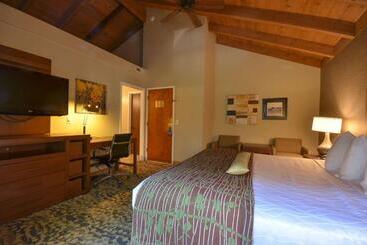 בית מלון כפרי Best Western The Inn & Suites Pacific Grove