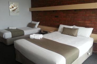 هتل Big Valley Lakeside Paradise Motor Inn