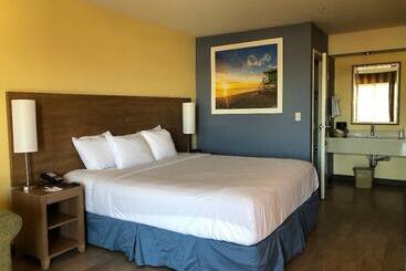 Отель Days Inn By Wyndham Hayward Airport