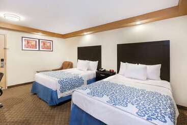 호텔 Econo Lodge Woodbridge