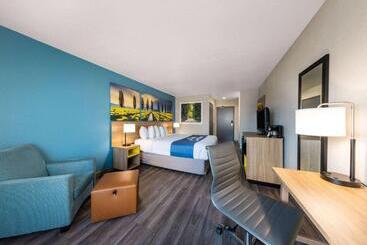 فندق Days Inn By Wyndham Lathrop