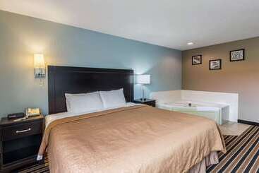 בית מלון כפרי Rodeway Inn