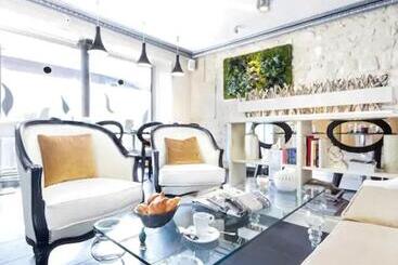 ホテル Eiffel Trocadero