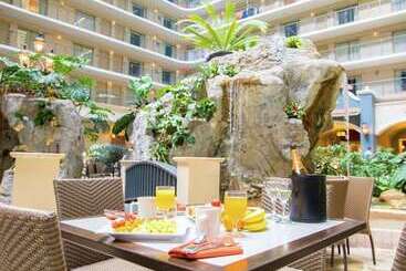 Отель Embassy Suites By Hilton Fort Lauderdale 17th Street