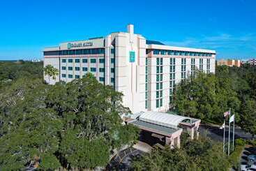 فندق Embassy Suites By Hilton Tampa Usf Near Busch Gardens