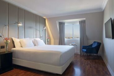 هتل NH Ciudad De Santiago