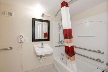 هتل Red Roof Inn Plus+ Neptune Beach  Jacksonville Beach