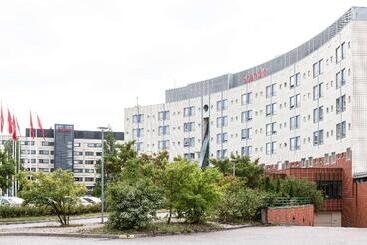 هتل Scandic Helsinki Aviapolis