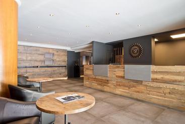 هتل Abba Xalet Suites