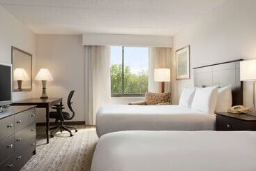 هتل Doubletree By Hilton Hartford  Bradley Airport
