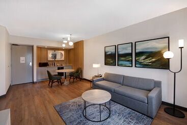 هتل Doubletree Suites By Hilton Raleigh Durham