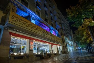 هتل Jalta Boutique