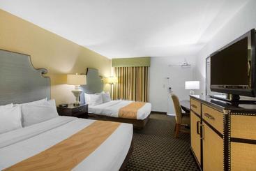 هتل Cco  & Suites Downtown