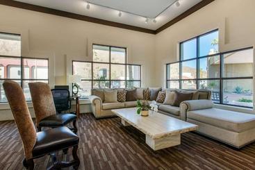 هتل Cco  & Suites Downtown