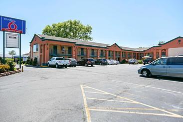 هتل Bay Side Inn & Suites