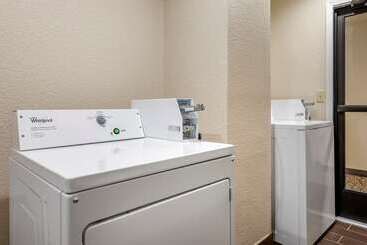 هتل Comfort Inn Near Kokomo Speedway