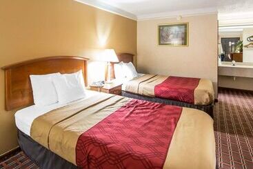 호텔 Econo Lodge North