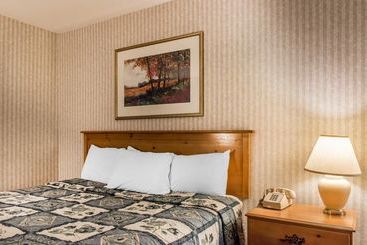 هتل Rodeway Inn Amish Country
