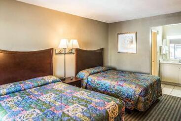 فندق Rodeway Inn Regalodge