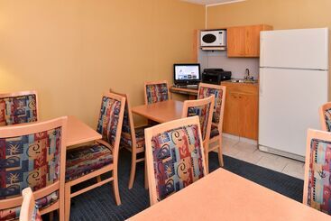 Econo Lodge Motel Village