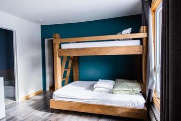 בית מלון כפרי Auberge De Jeunesse Le Camp De Base