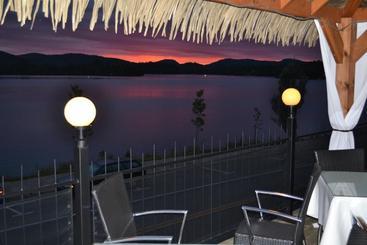 هتل Auberge Du Lac Des Sables