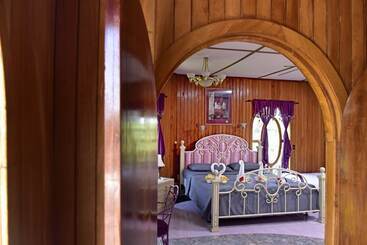 호텔 Banana Bank Lodge & Jungle Horseback Adventures