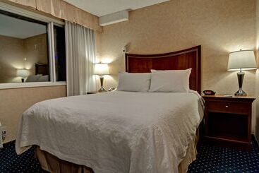 Отель Best Western Plus Suites Downtown Calgary