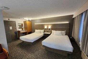 בית מלון כפרי Days Inn By Wyndham Penticton Conference Centre