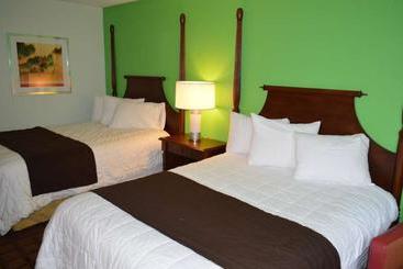 Отель Days Inn & Suites New Buffalo