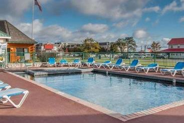 هتل Econo Lodge Bayview