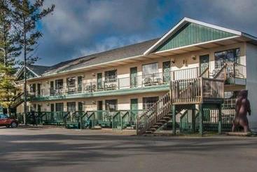 هتل Econo Lodge Bayview