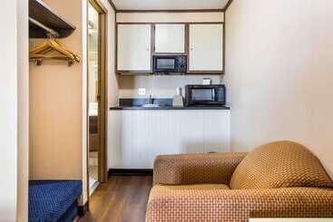 فندق Econo Lodge