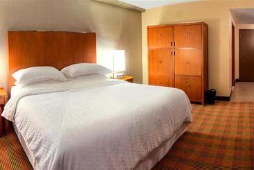 ホテル Four Points By Sheraton Winnipeg South