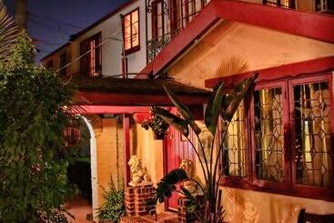 Отель Santa Cruz Inn Riverside