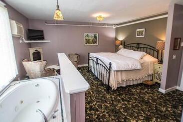 فندق Terrace Inn And 1911 Restaurant