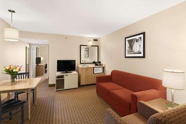 هتل Travelodge Suites By Wyndham Halifax Dartmouth