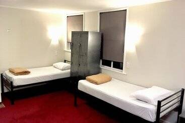 צימר Freemans Backpackers Lodge   Hostel