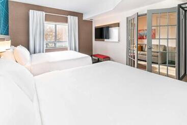 فندق Comfort Suites