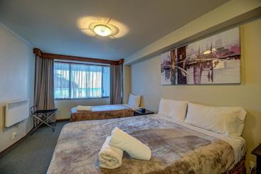 Отель The Lodges