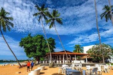 استراحتگاه Calamander Unawatuna Beach
