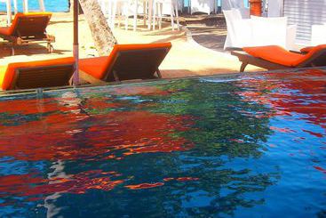 استراحتگاه Calamander Unawatuna Beach