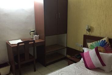 فندق Aditya International