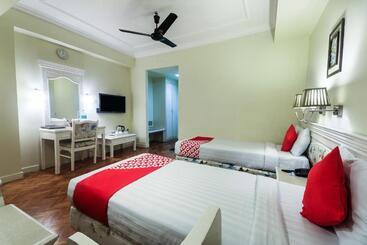 هتل Alpine Continental